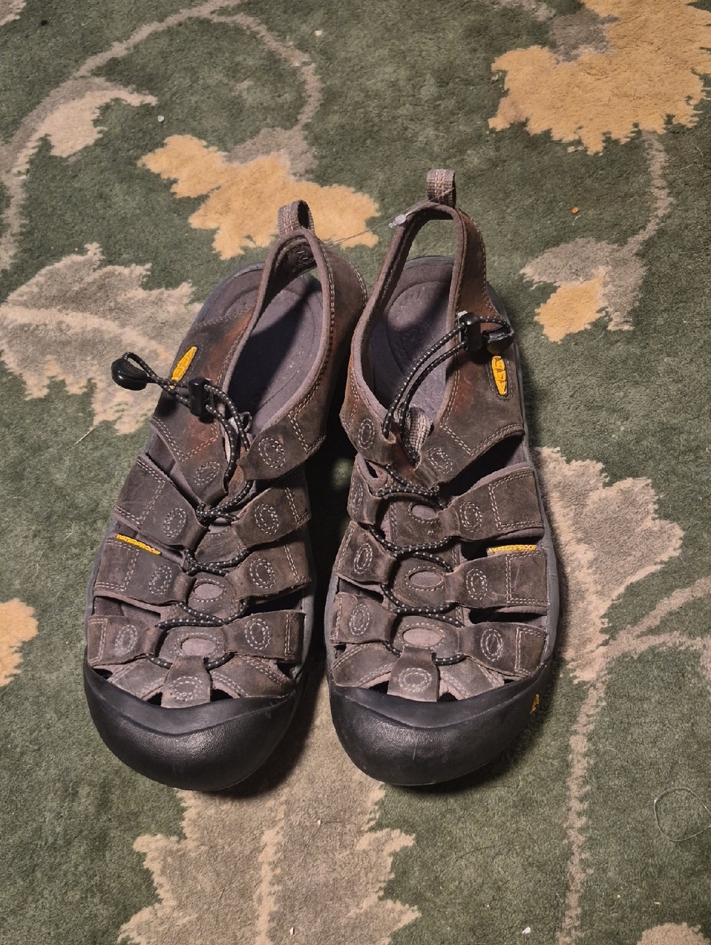 Keen Men's Brown and Black Closed-Toe Hiking Sandals